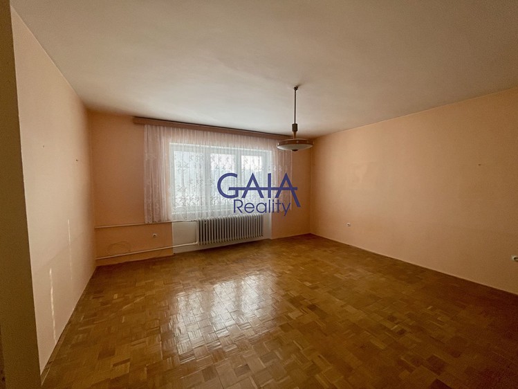 Prodej rodinného domu 230 m², pozemek 1 033 m² - foto 4