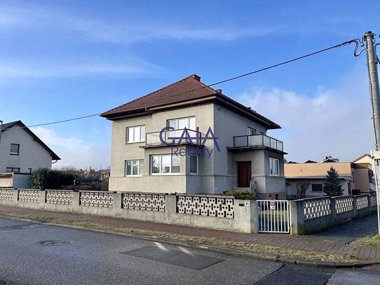 Prodej rodinného domu 230 m², pozemek 1 033 m² - foto 1