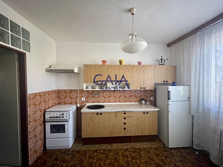 Prodej rodinného domu 356 m², pozemek 421 m² - foto 2