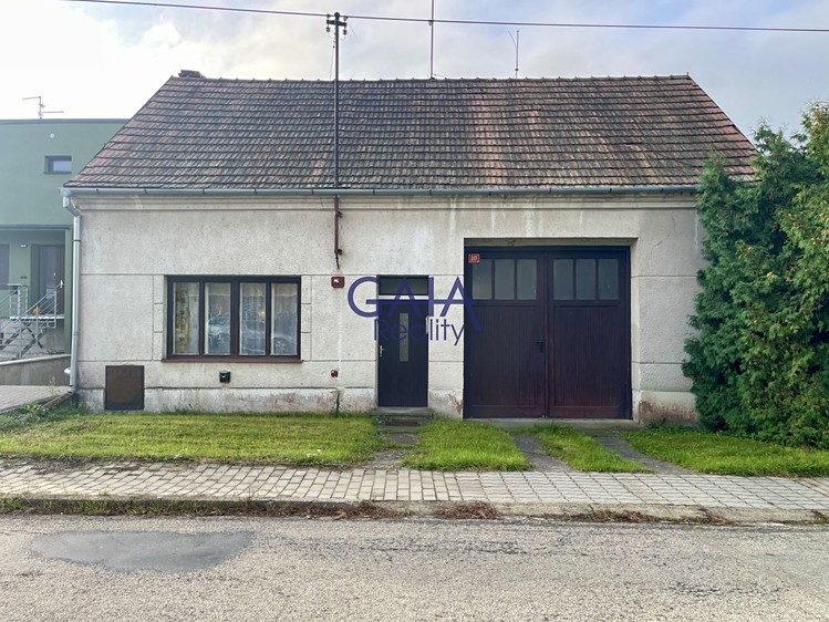 Prodej rodinného domu 176 m², pozemek 785 m² - foto 1