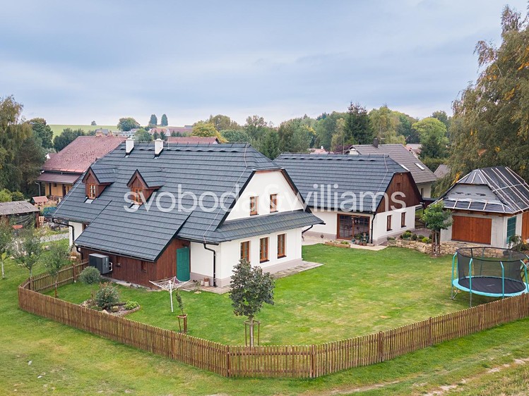 Prodej rodinného domu 350 m², pozemek 1 200 m² - foto 1