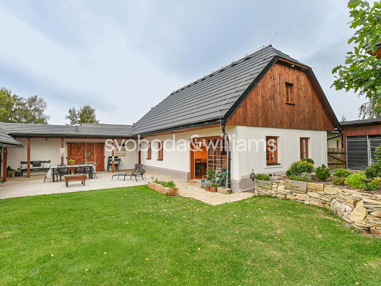 Prodej rodinného domu 350 m², pozemek 1 200 m² - foto 3