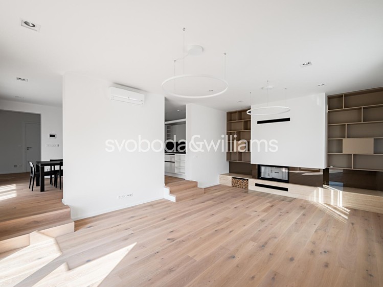 Prodej vily 291 m², pozemek 739 m² - foto 2