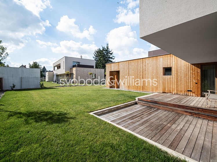 Prodej vily 291 m², pozemek 739 m² - foto 4