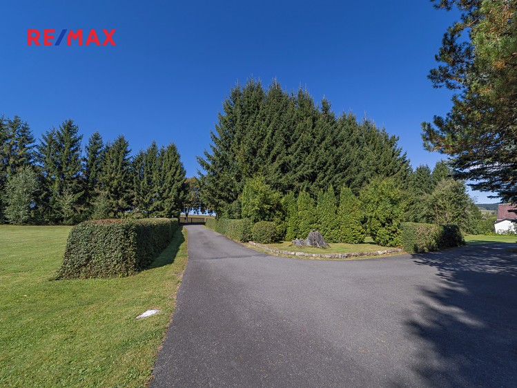 Prodej rodinného domu 280 m², pozemek 16 338 m² - foto 8