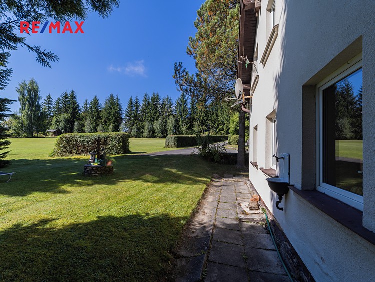 Prodej rodinného domu 280 m², pozemek 16 338 m² - foto 7