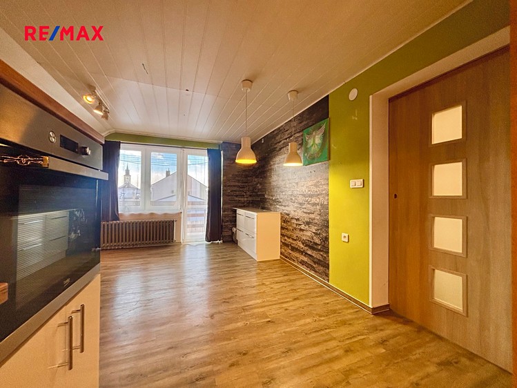 Prodej rodinného domu 259 m², pozemek 556 m² - foto 3