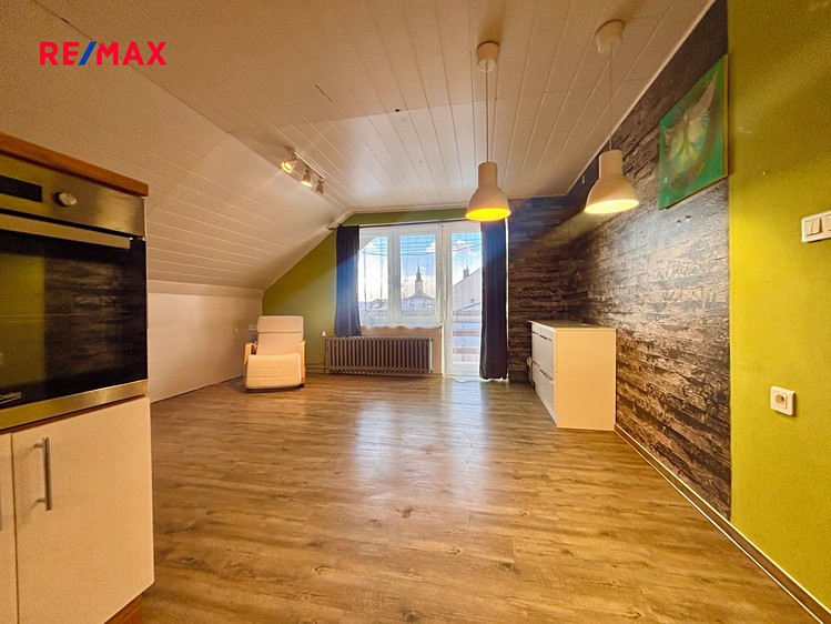 Prodej rodinného domu 259 m², pozemek 556 m² - foto 5