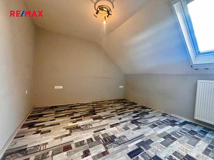 Prodej rodinného domu 259 m², pozemek 556 m² - foto 8