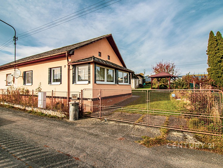 Prodej rodinného domu 64 m², pozemek 654 m² - foto 2