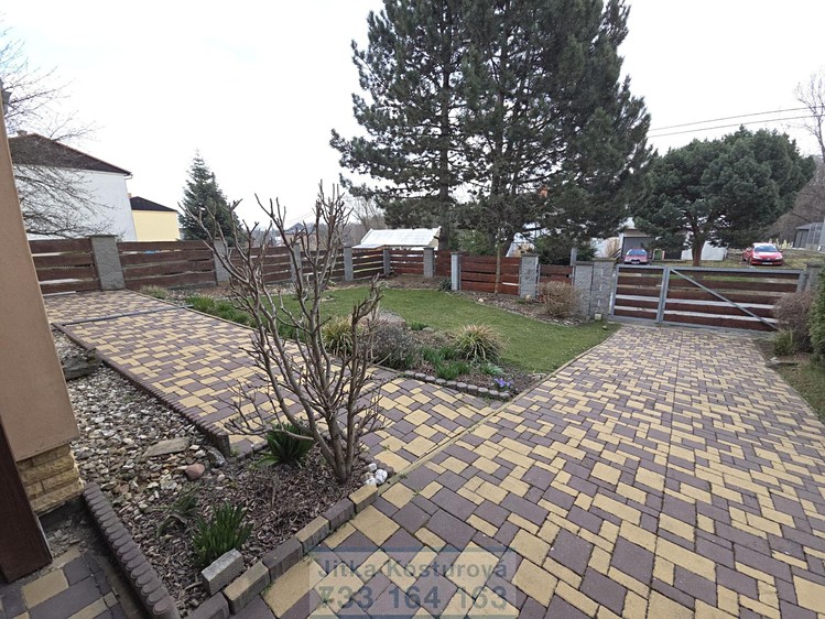 Prodej rodinného domu 160 m², pozemek 1 225 m² - foto 2