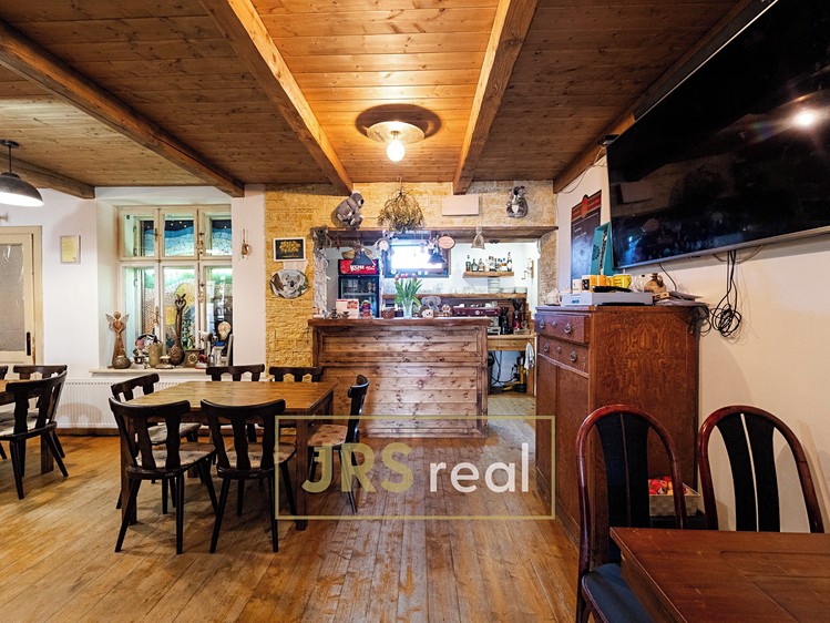 Prodej rodinného domu 240 m², pozemek 1 034 m² - foto 4