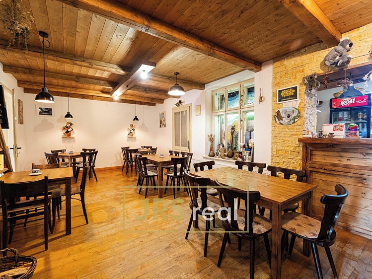 Prodej rodinného domu 240 m², pozemek 1 034 m² - foto 5