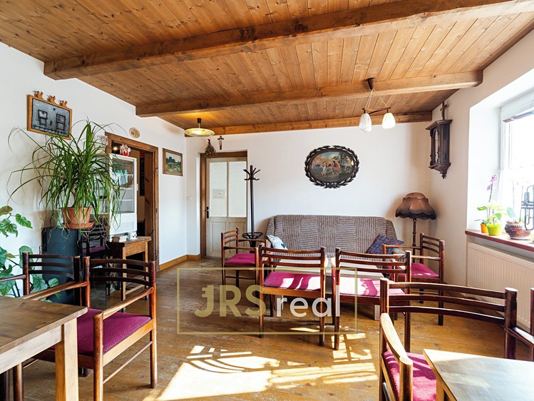Prodej rodinného domu 240 m², pozemek 1 034 m² - foto 7