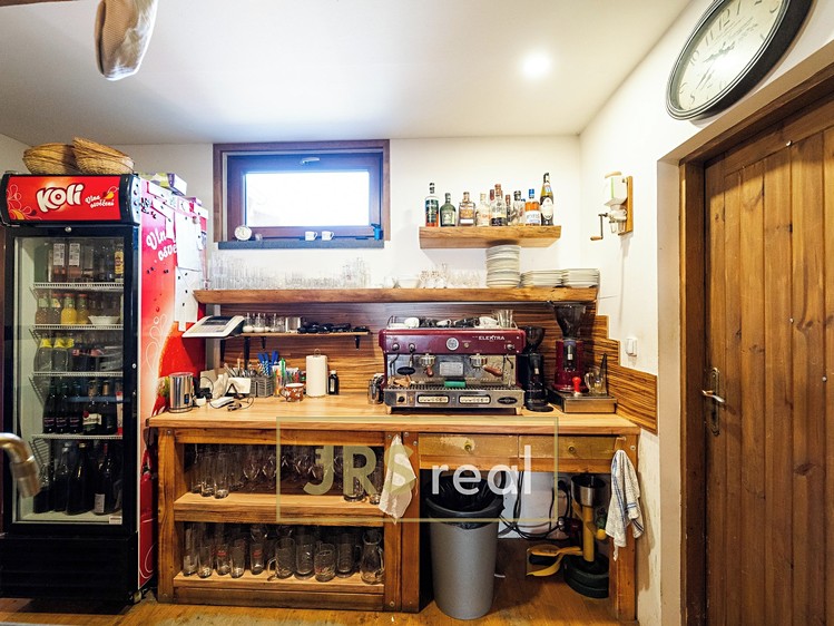Prodej rodinného domu 240 m², pozemek 1 034 m² - foto 6