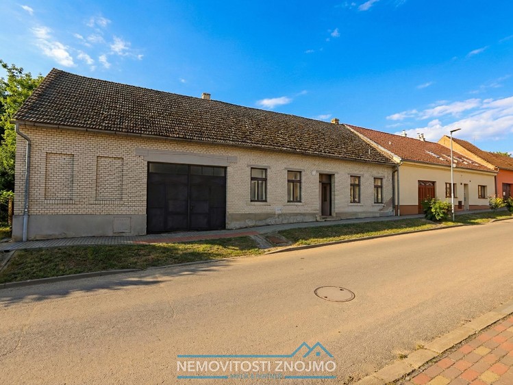 Prodej rodinného domu 284 m², pozemek 1 670 m² - foto 2