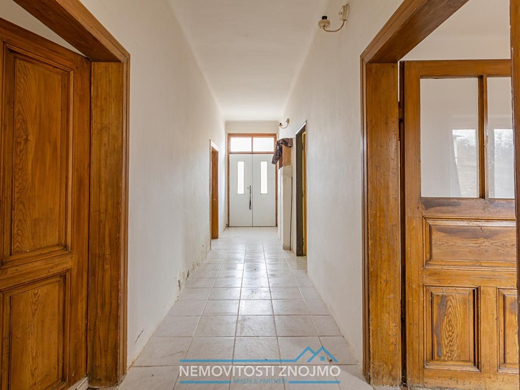 Prodej rodinného domu 284 m², pozemek 1 670 m² - foto 4