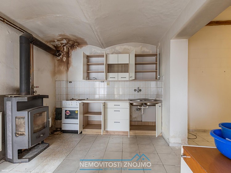 Prodej rodinného domu 284 m², pozemek 1 670 m² - foto 8