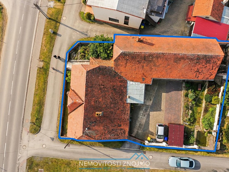 Prodej rodinného domu 240 m², pozemek 558 m² - foto 2