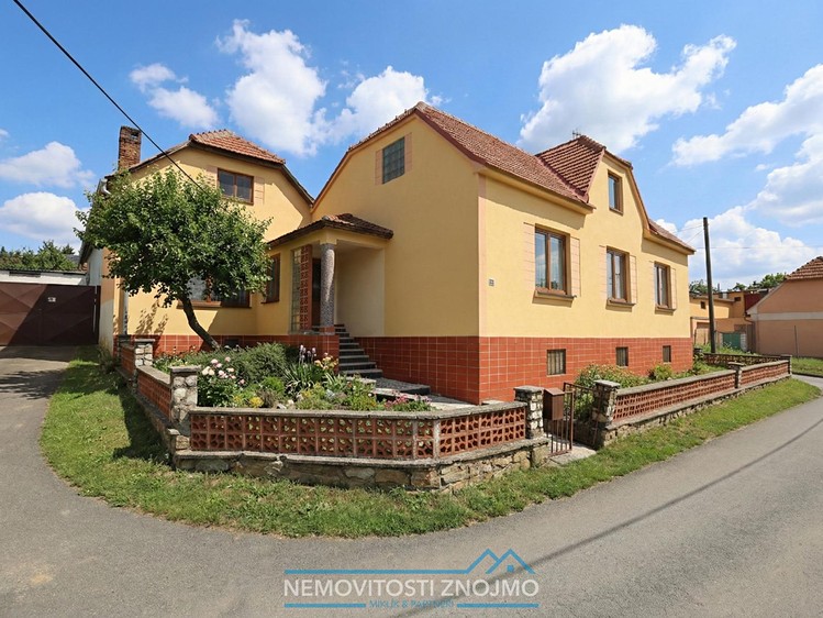 Prodej rodinného domu 240 m², pozemek 558 m² - foto 3