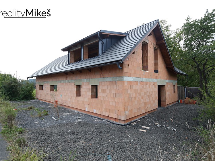 Prodej rodinného domu 252 m², pozemek 1 445 m² - foto 4