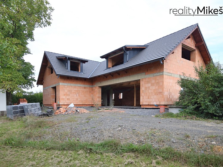 Prodej rodinného domu 252 m², pozemek 1 445 m² - foto 3