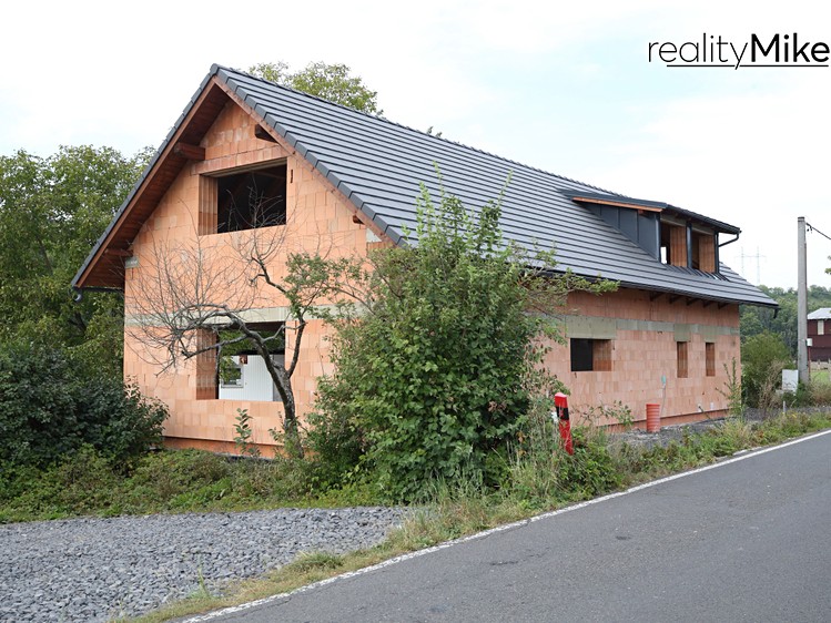 Prodej rodinného domu 252 m², pozemek 1 445 m² - foto 5