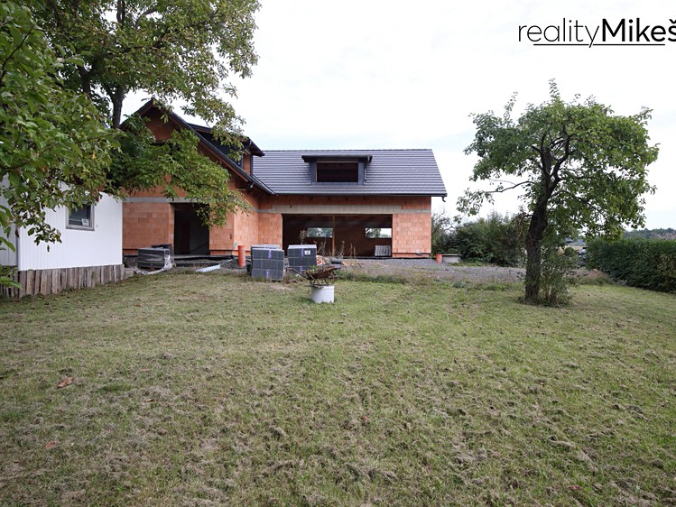 Prodej rodinného domu 252 m², pozemek 1 445 m² - foto 8