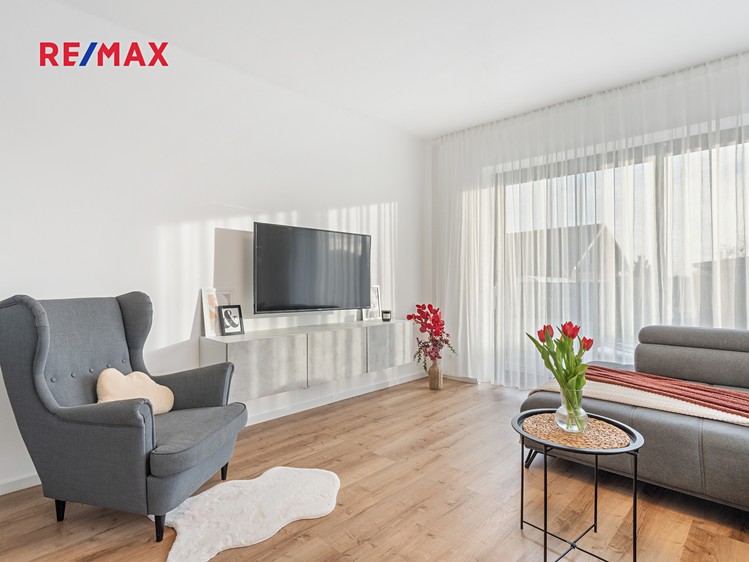 Prodej rodinného domu 316 m², pozemek 736 m² - foto 5