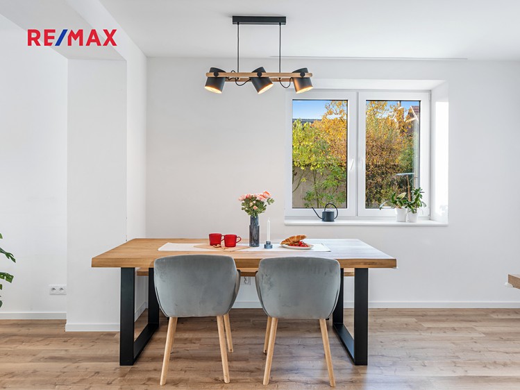 Prodej rodinného domu 316 m², pozemek 736 m² - foto 6
