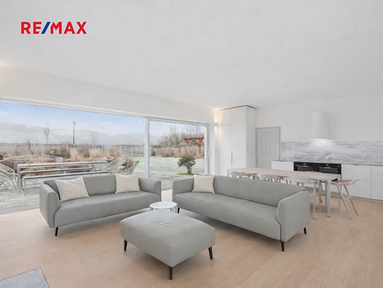 Prodej rodinného domu 177 m², pozemek 1 211 m² - foto 2