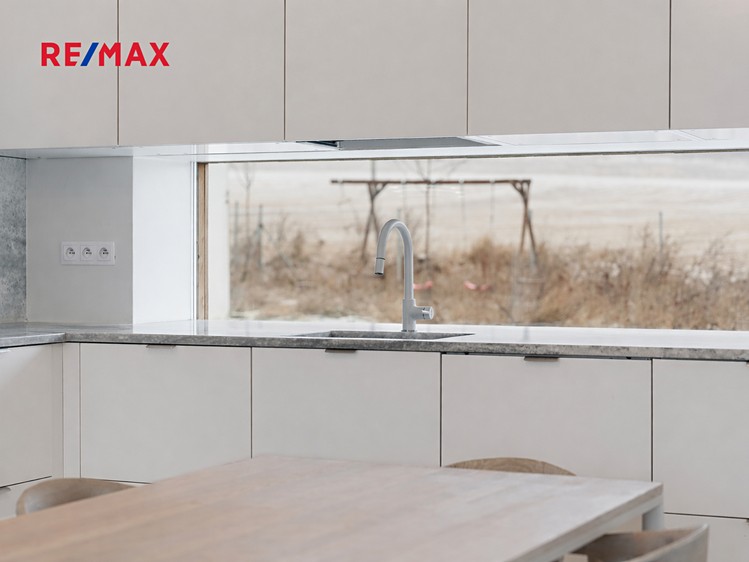 Prodej rodinného domu 177 m², pozemek 1 211 m² - foto 8