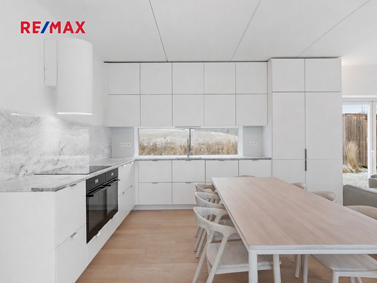 Prodej rodinného domu 177 m², pozemek 1 211 m² - foto 6