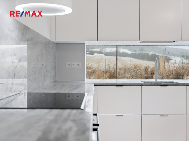 Prodej rodinného domu 177 m², pozemek 1 211 m² - foto 7