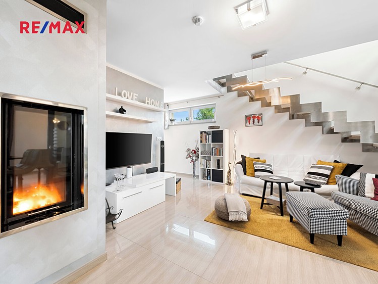 Prodej rodinného domu 265 m², pozemek 701 m² - foto 8
