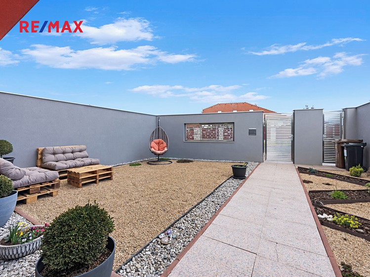 Prodej rodinného domu 265 m², pozemek 701 m² - foto 7