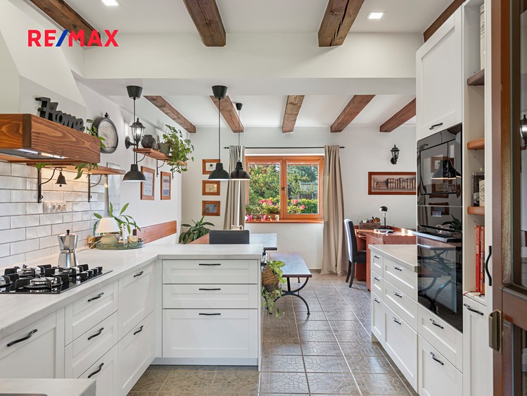 Prodej rodinného domu 128 m², pozemek 945 m² - foto 1