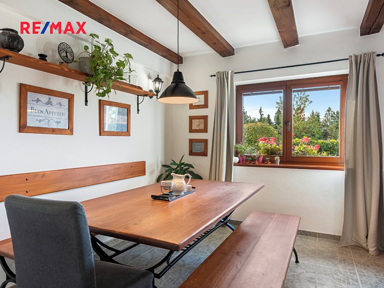 Prodej rodinného domu 128 m², pozemek 945 m² - foto 2
