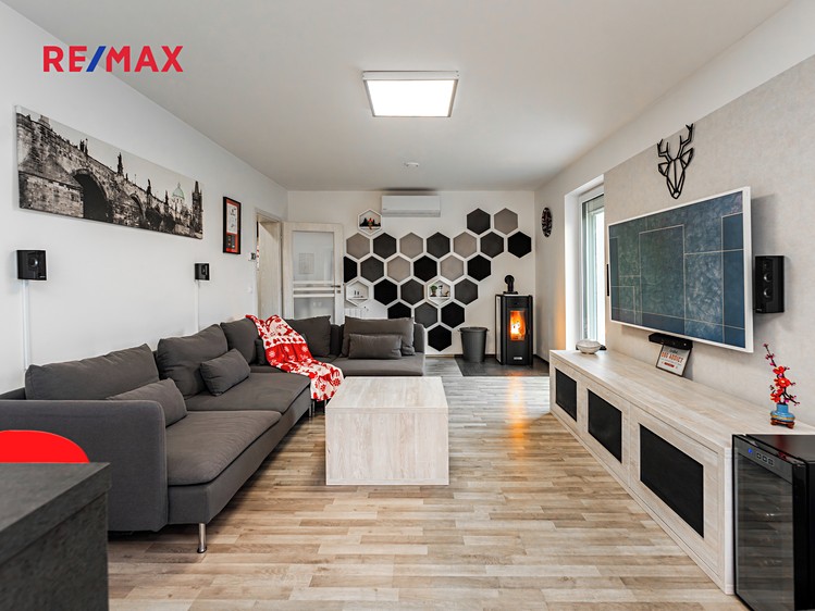 Prodej rodinného domu 123 m², pozemek 530 m² - foto 2