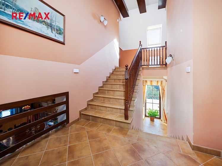 Prodej rodinného domu 350 m², pozemek 3 497 m² - foto 2