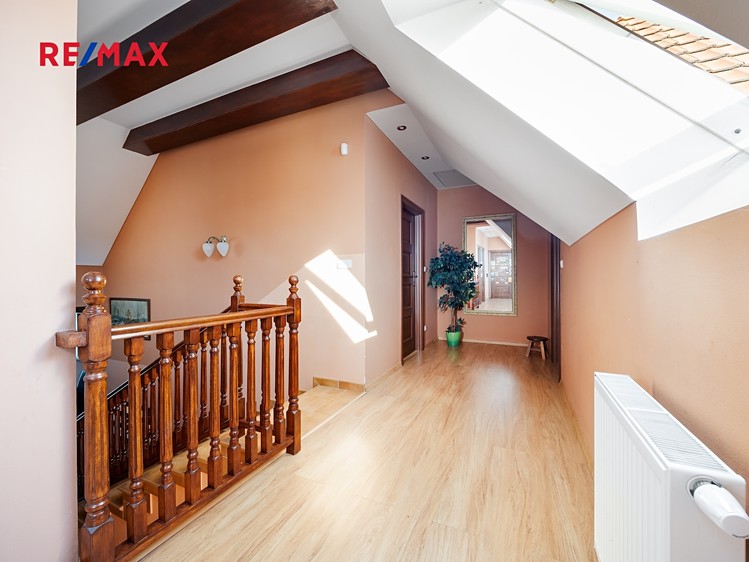 Prodej rodinného domu 350 m², pozemek 3 497 m² - foto 4