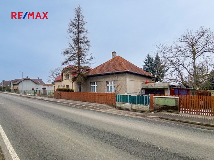 Prodej podílu 1/2 rodinného domu 75 m², pozemek 899 m² - foto 2