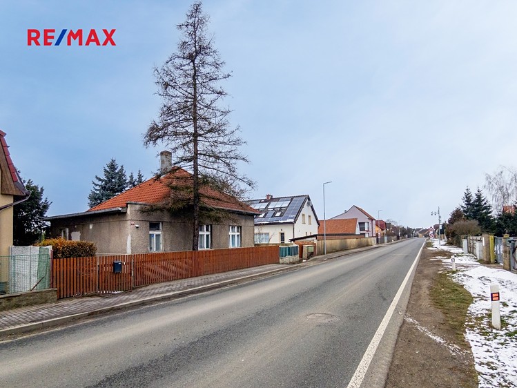 Prodej podílu 1/2 rodinného domu 75 m², pozemek 899 m² - foto 3