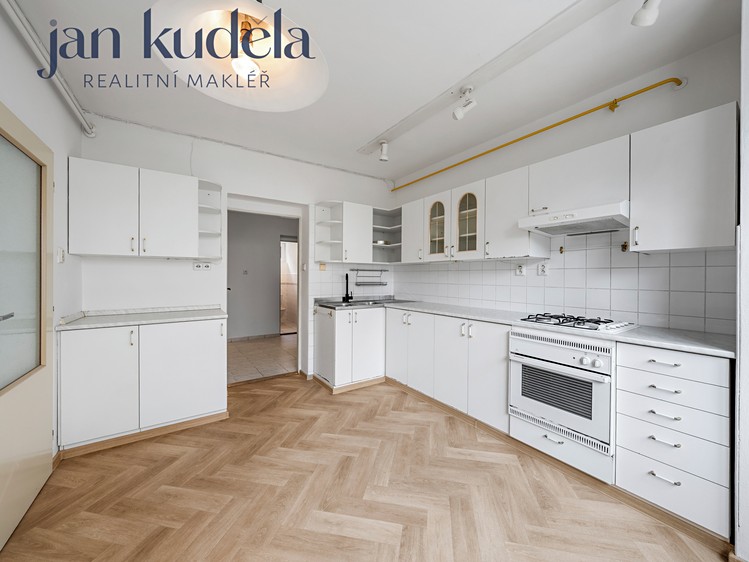 Pronájem rodinného domu 106 m², pozemek 440 m² - foto 2