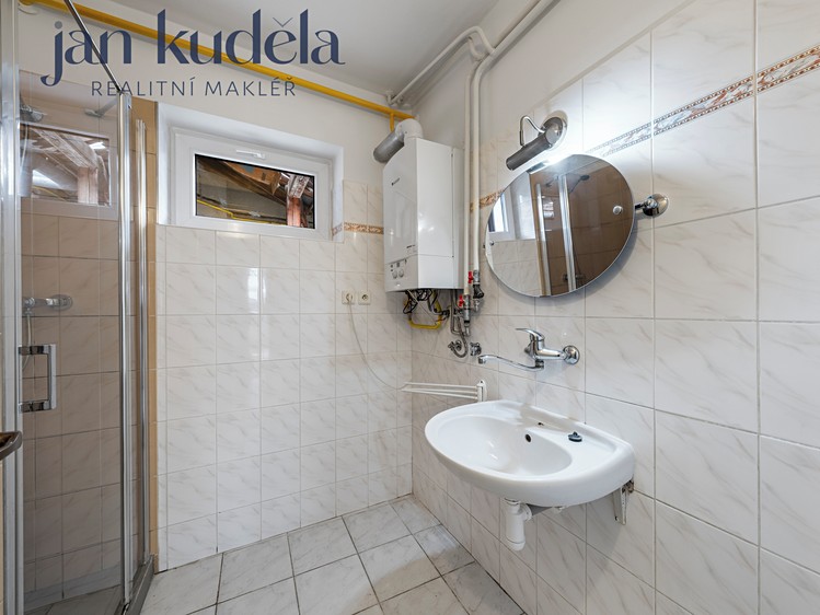Pronájem rodinného domu 106 m², pozemek 440 m² - foto 6
