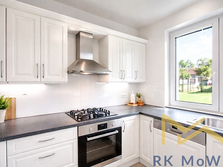 Pronájem rodinného domu 280 m², pozemek 820 m² - foto 1