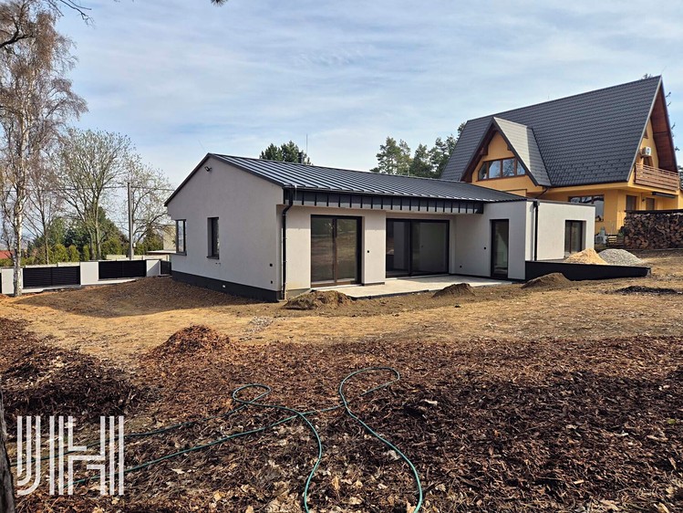 Pronájem rodinného domu 165 m², pozemek 1 167 m² - foto 1