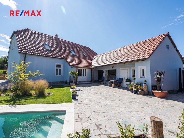Pronájem rodinného domu 310 m², pozemek 1 227 m² - foto 4