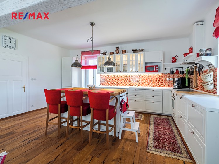 Pronájem rodinného domu 310 m², pozemek 1 227 m² - foto 8