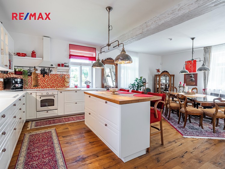 Pronájem rodinného domu 310 m², pozemek 1 227 m² - foto 6